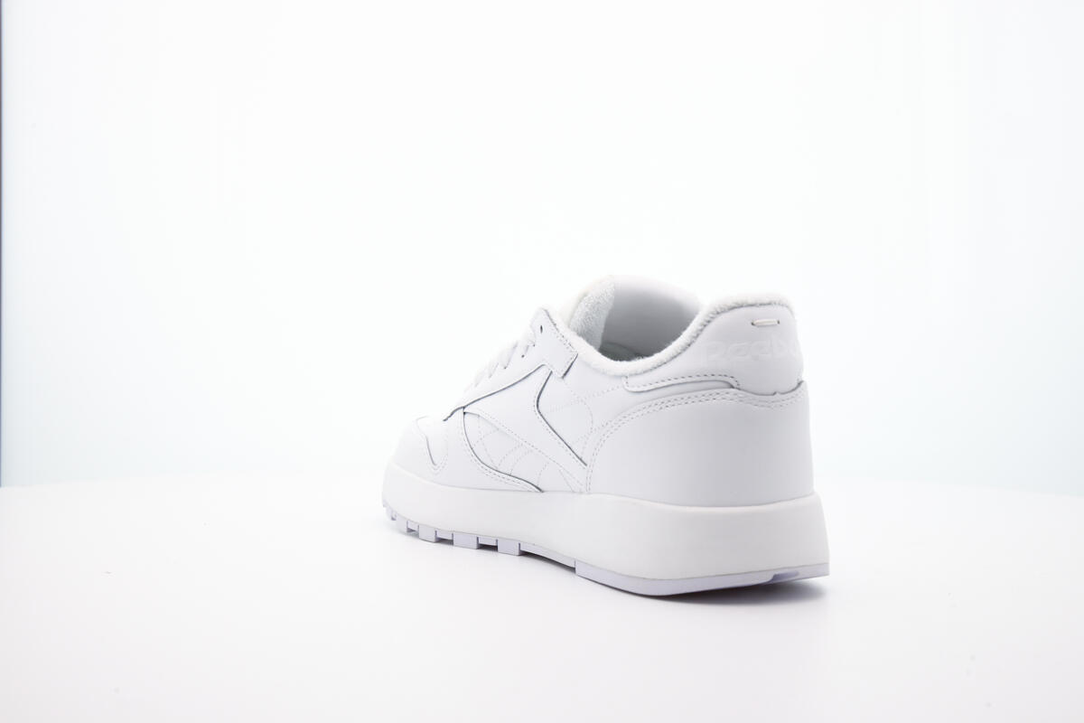 Maison Margiela Classic Leather Tabi Mens Lifestyle Shoe - White - Image 25