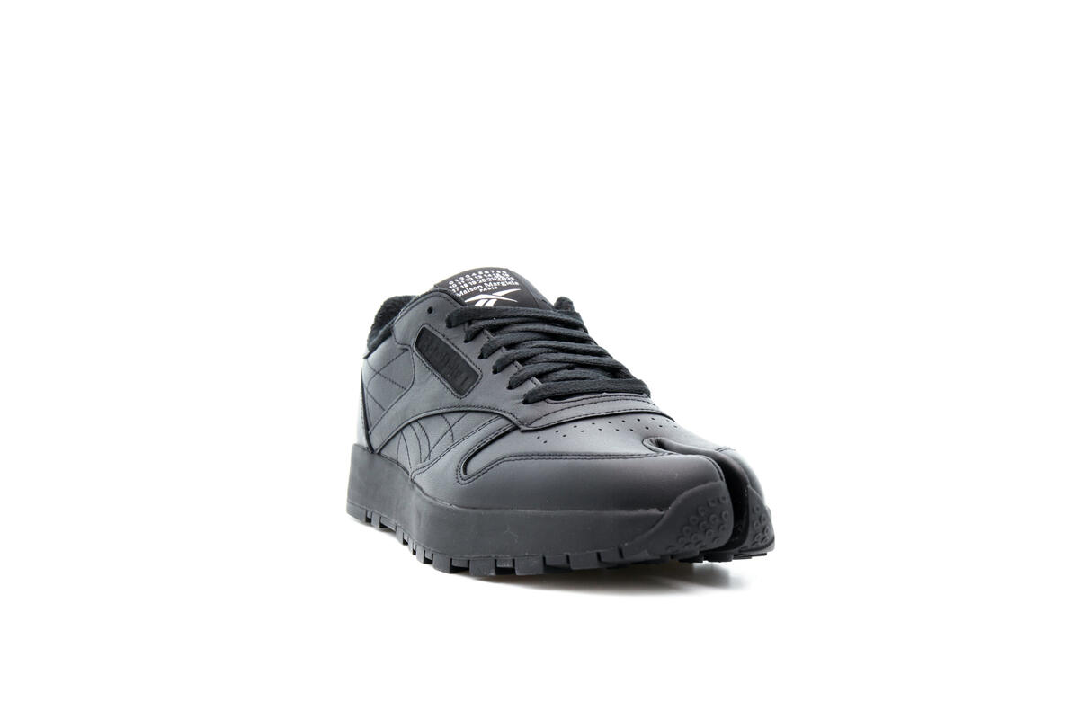 Maison Margiela Classic Leather Tabi Mens Lifestyle Shoe - Black - Image 19