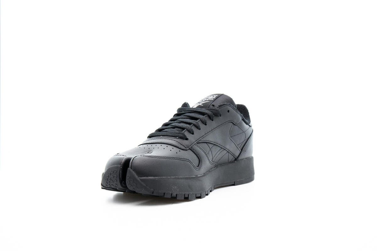 Maison Margiela Classic Leather Tabi Mens Lifestyle Shoe - Black - Image 21