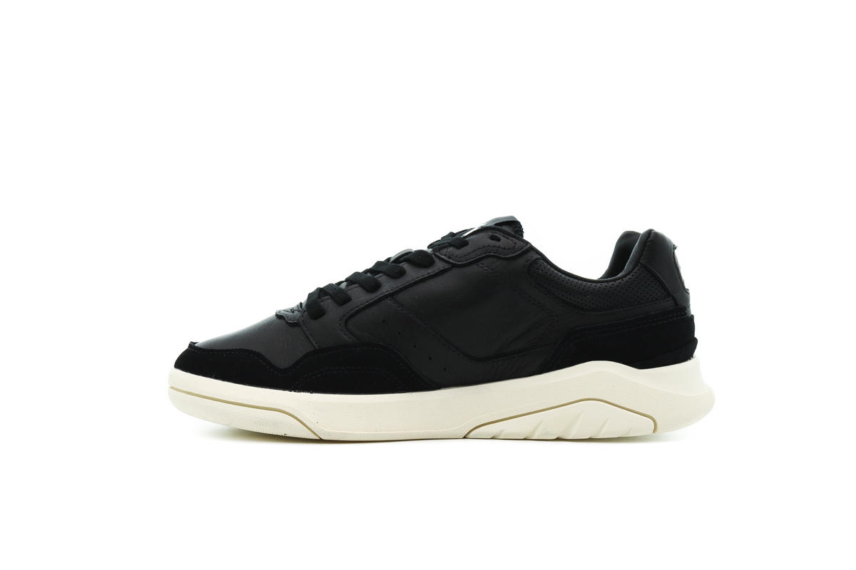 Lacoste game advance sneakers in black/white sole