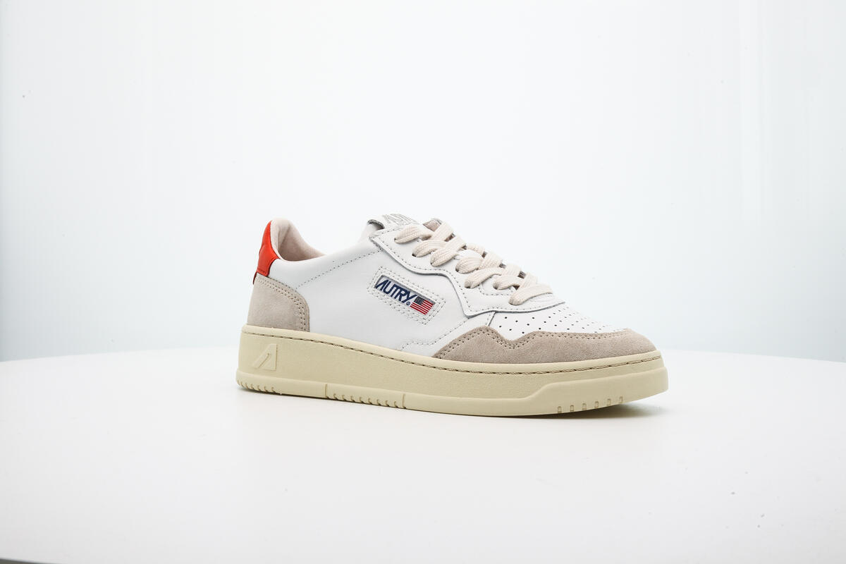 Autry Medalist Low Red / White (Women's) - Image 3