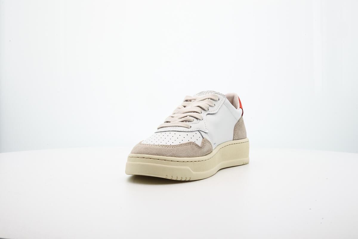 Autry Medalist Low Red / White (Women's) - Image 6