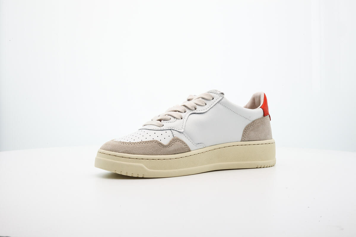 Autry Medalist Low Red / White (Women's) - Image 7