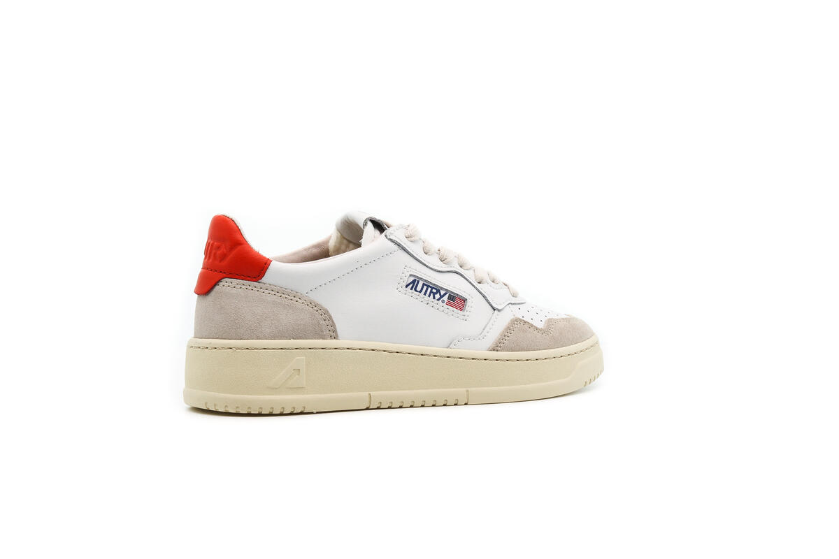 Autry Medalist Low Red / White (Women's) - Image 13