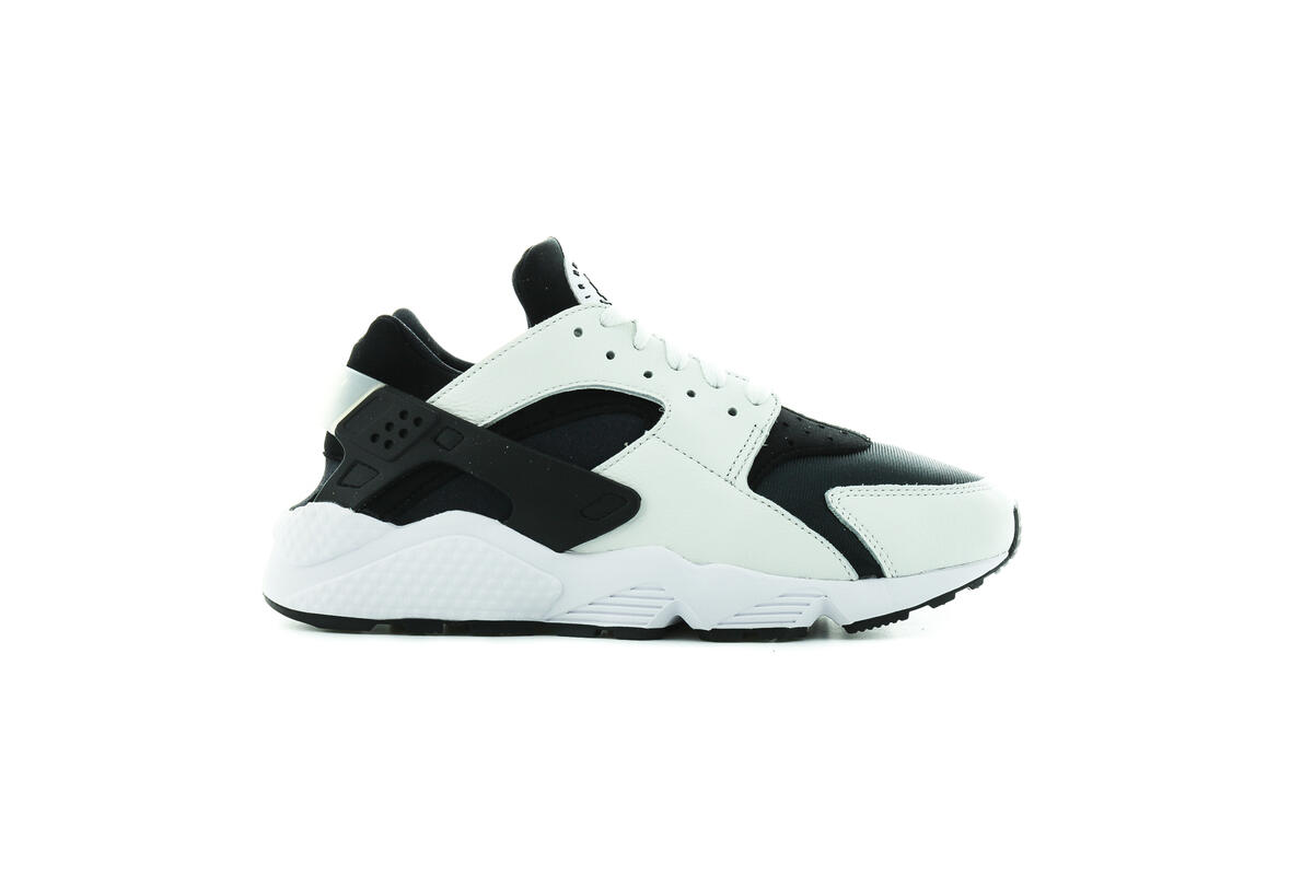 Nike Air Huarache Black / White - Image 20
