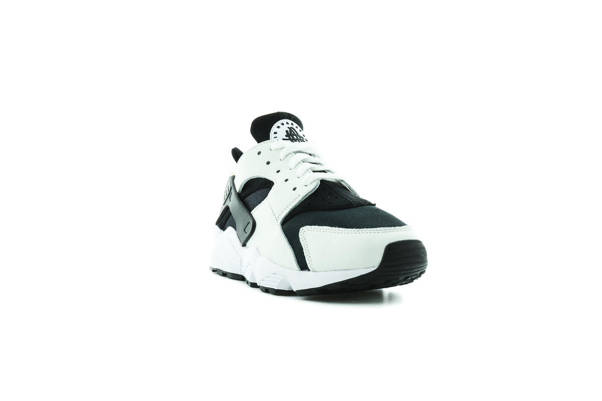 Nike Air Huarache Black / White - Image 22
