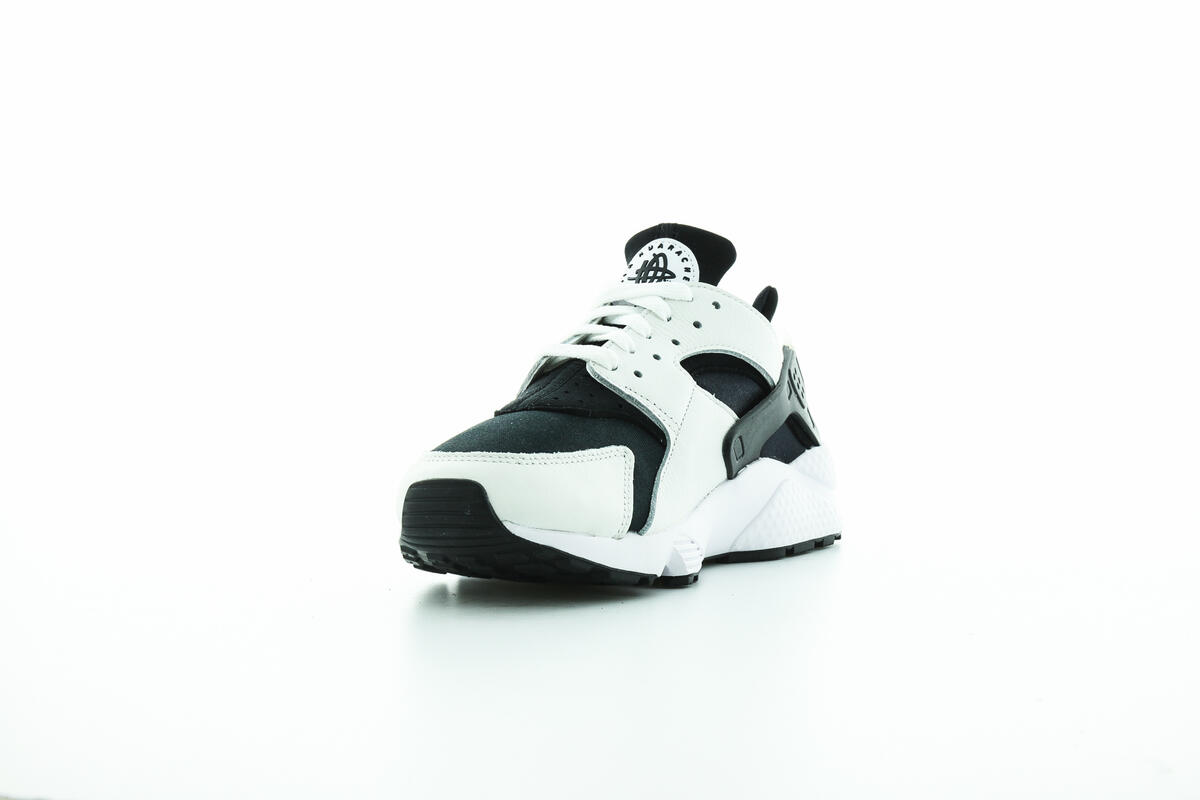 Nike Air Huarache Black / White - Image 24