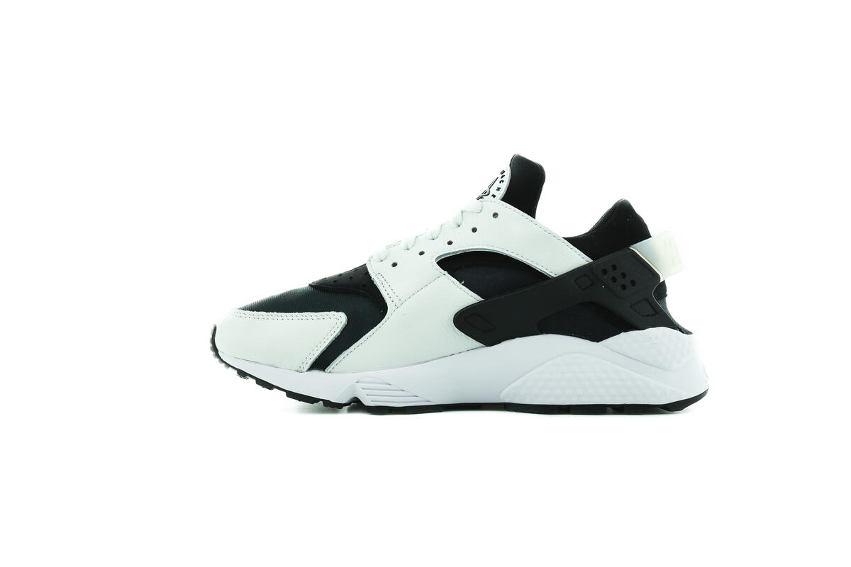 Nike Air Huarache Black / White - Image 26