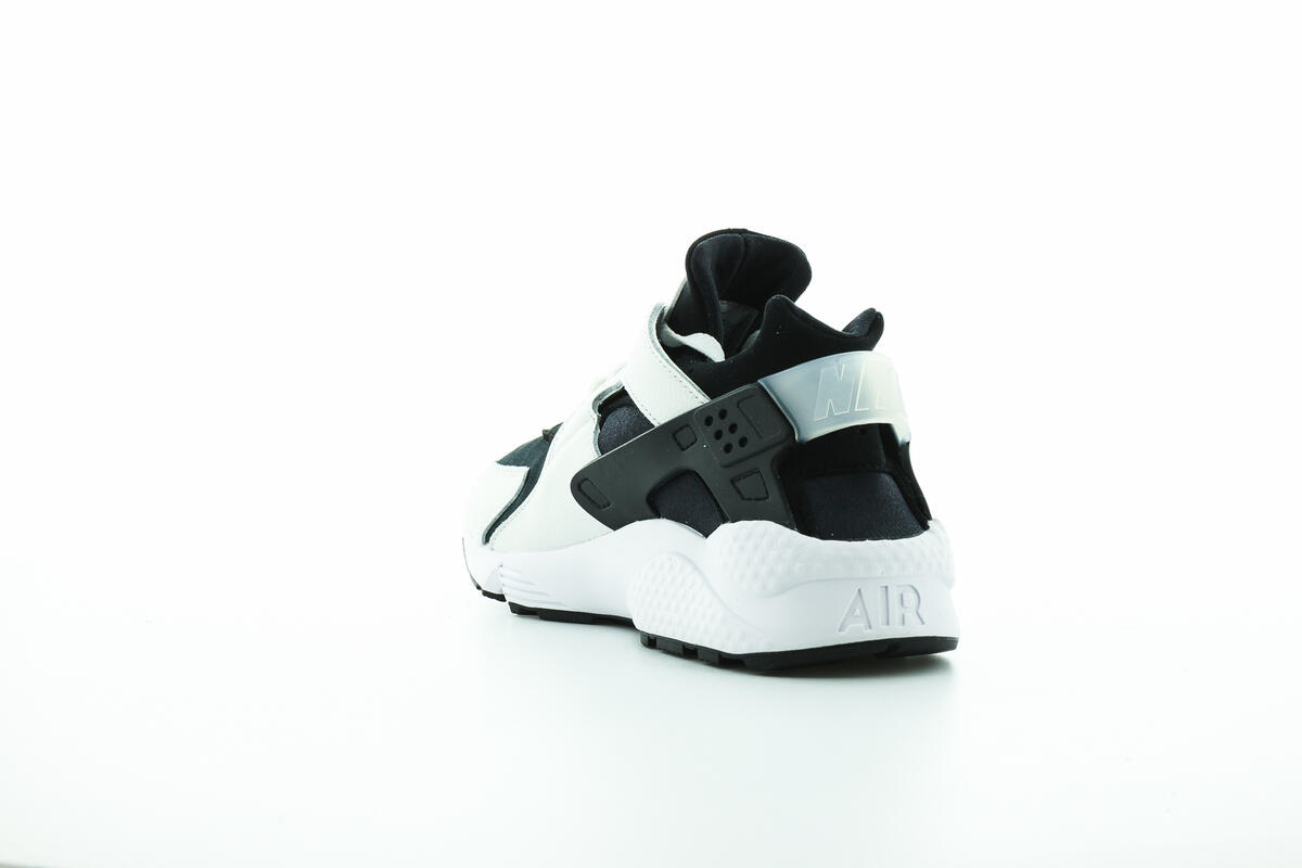 Nike Air Huarache Black / White - Image 28