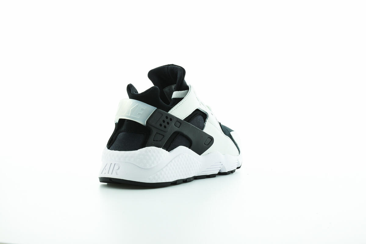 Nike Air Huarache Black / White - Image 30
