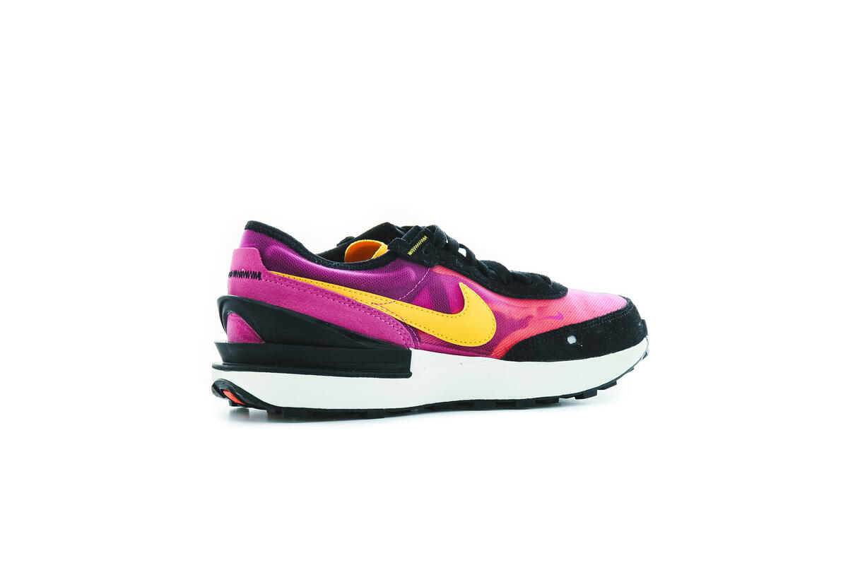 nike waffle one active