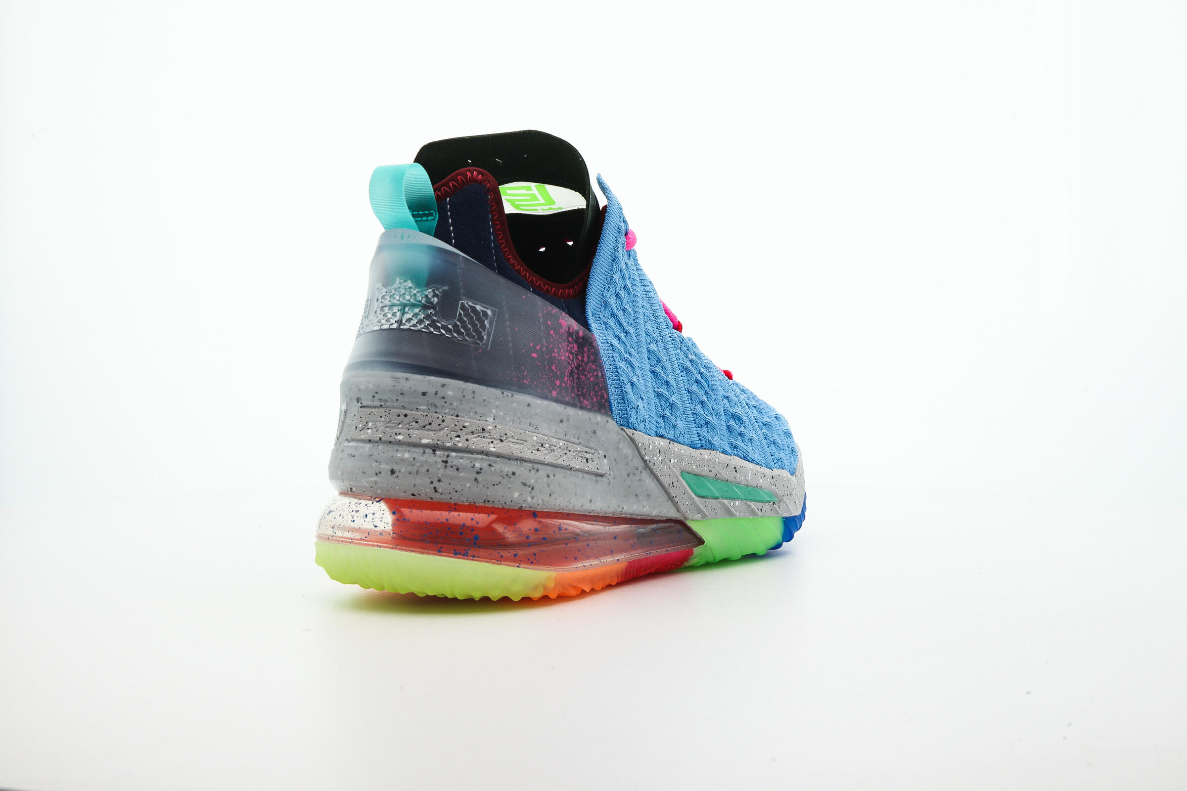Nike LEBRON XVIII
