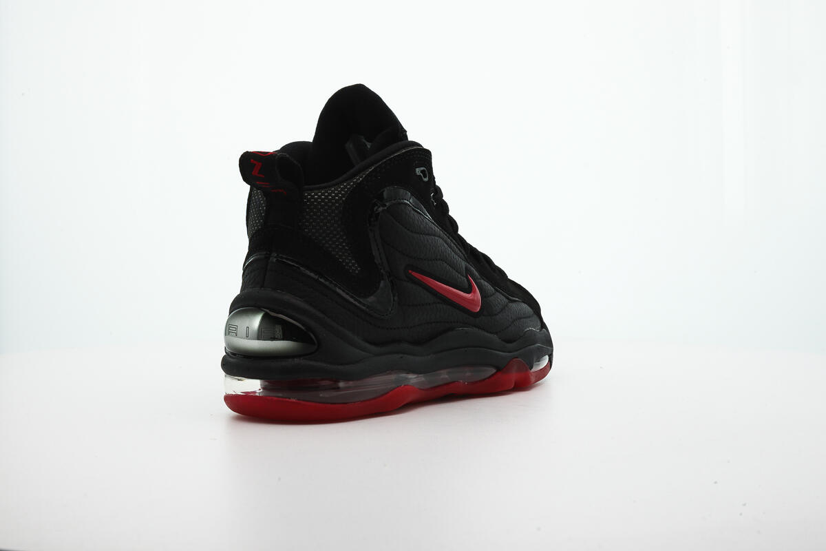 nike air total max uptempo bred on feet