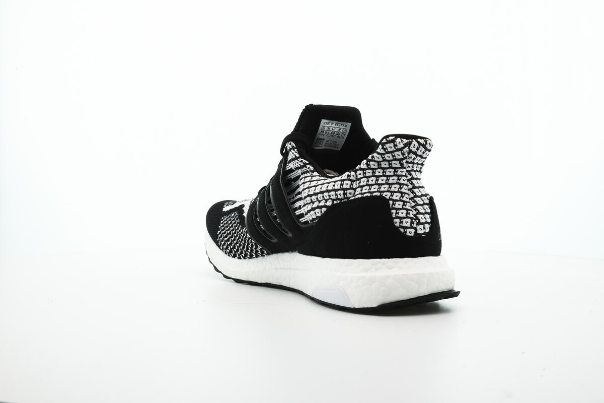 Adidas UltraBoost 5.0 DNA Oreo - Image 17