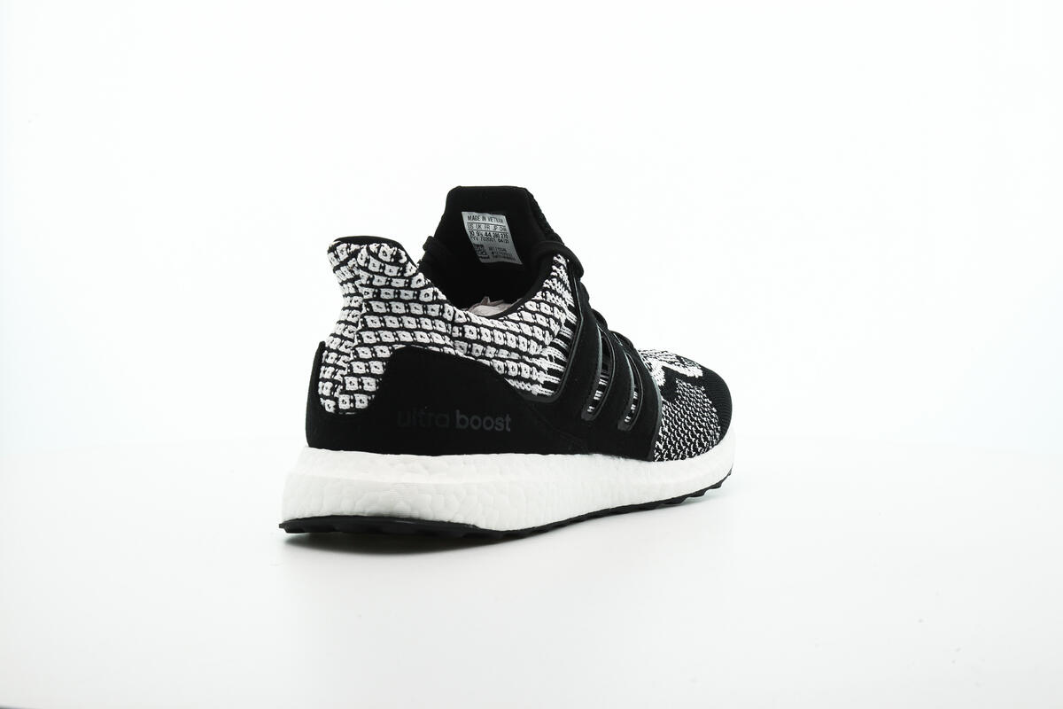 Adidas UltraBoost 5.0 DNA Oreo - Image 19