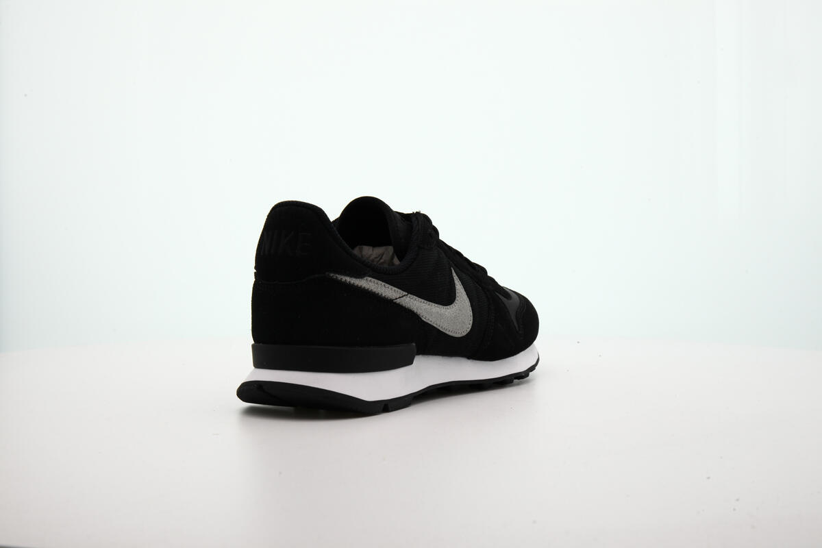 Nike Internationalist (Women's) - Image 18