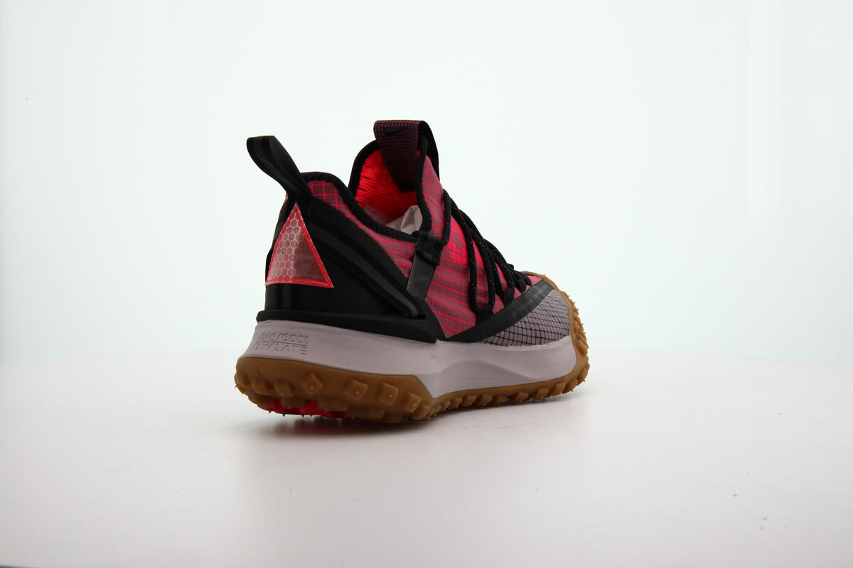 Nike ACG Mens Mountain Fly Low Shoes Light Mulberry - Image 24