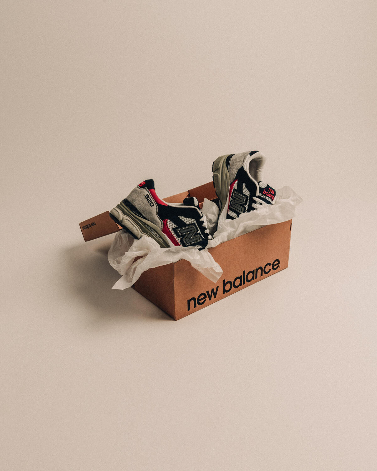 New Balance M920GKR  'Made in England' (Grau / Schwarz / Rot) - Image 24