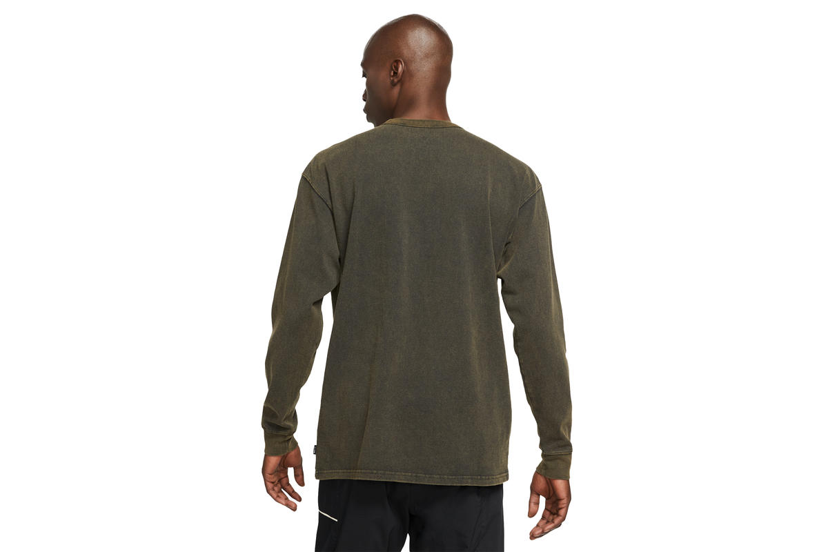 Nike Premium Essentials Longsleeve - Image 3