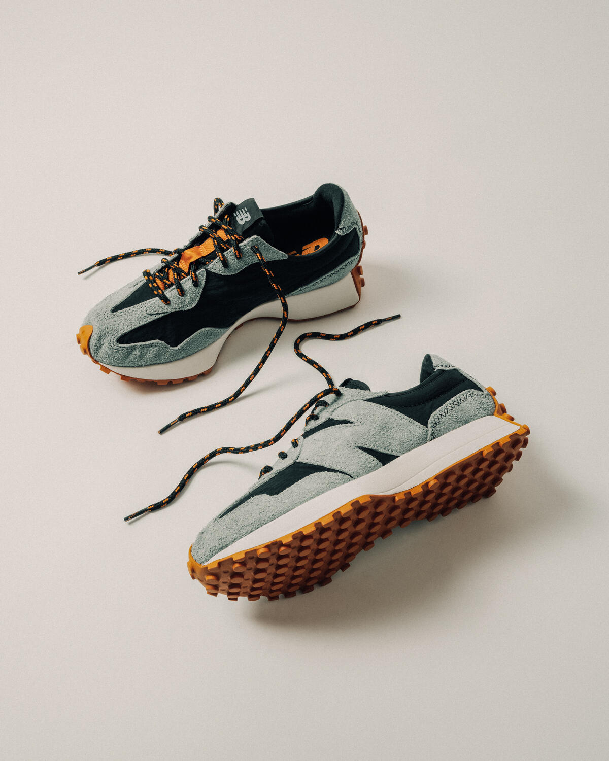 New Balance Mens 327 Shoes 'Black' - Image 27