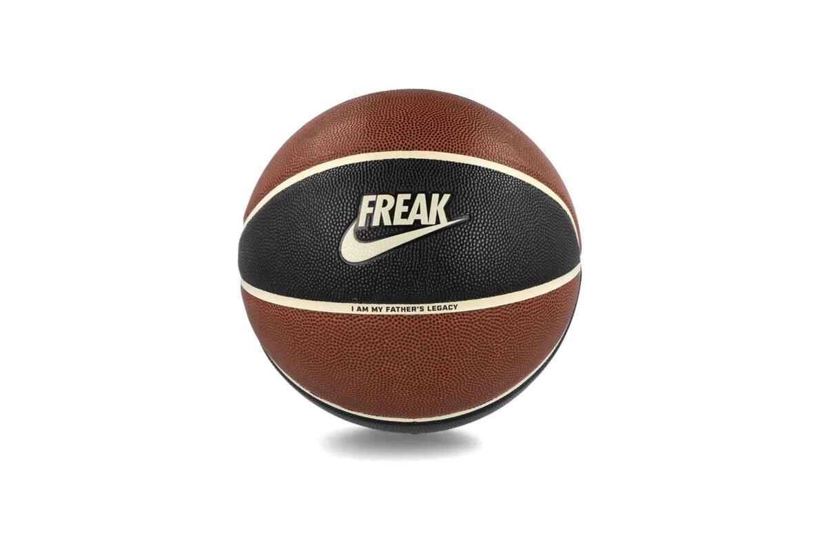 Air Jordan Playground 8P 2.0 Antetokounmpo - Image 2