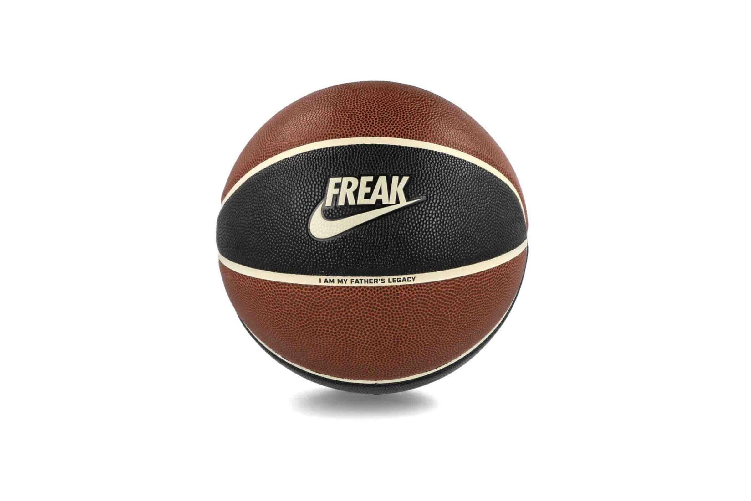 Air Jordan PLAYGROUND 8P 2.0 ANTETOKOUNMPO