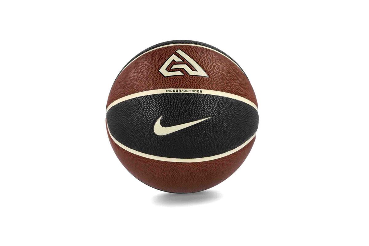 Air Jordan Playground 8P 2.0 Antetokounmpo - Image 3