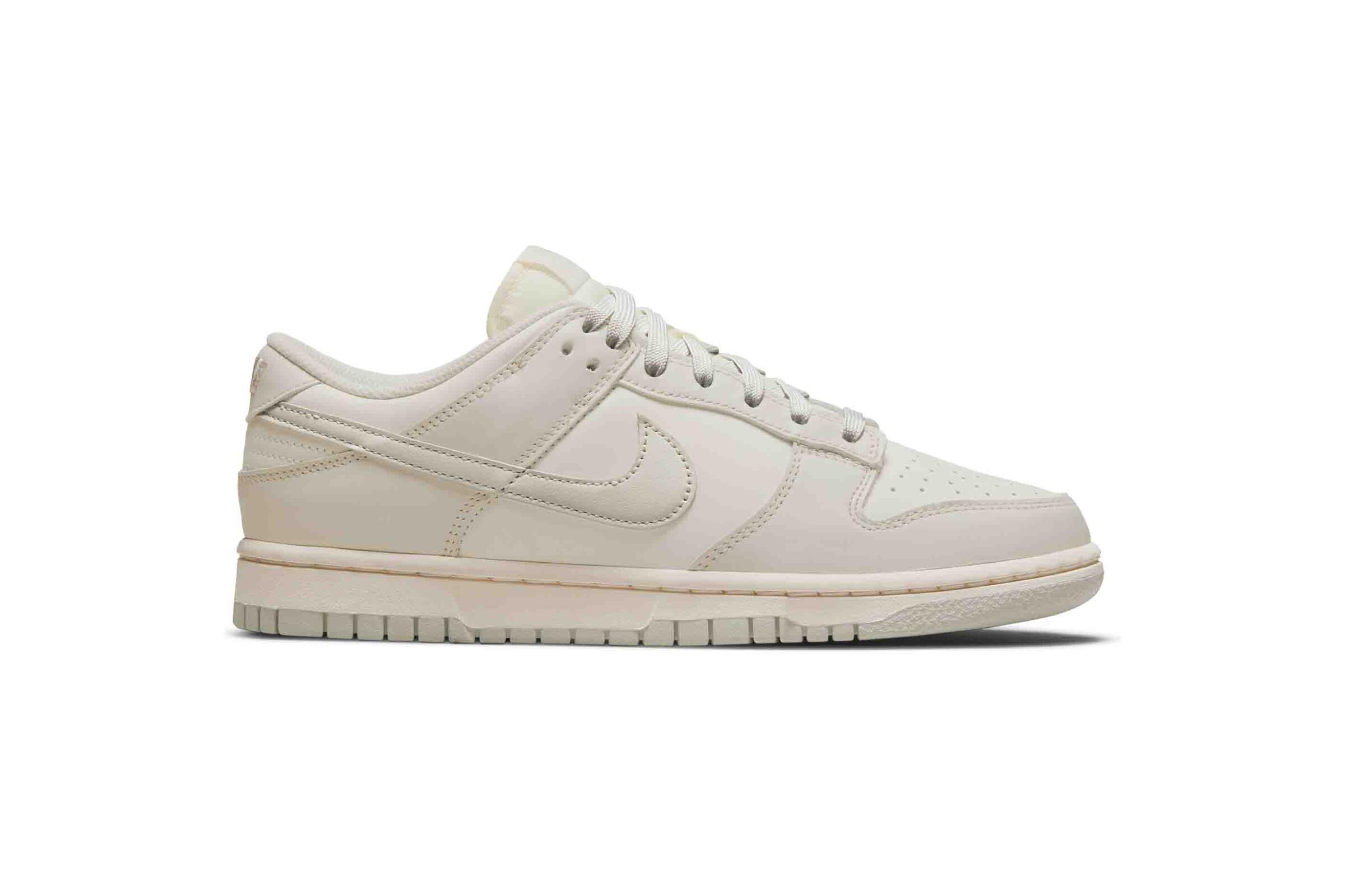 Nike WMNS DUNK LOW "LIGHT BONE"