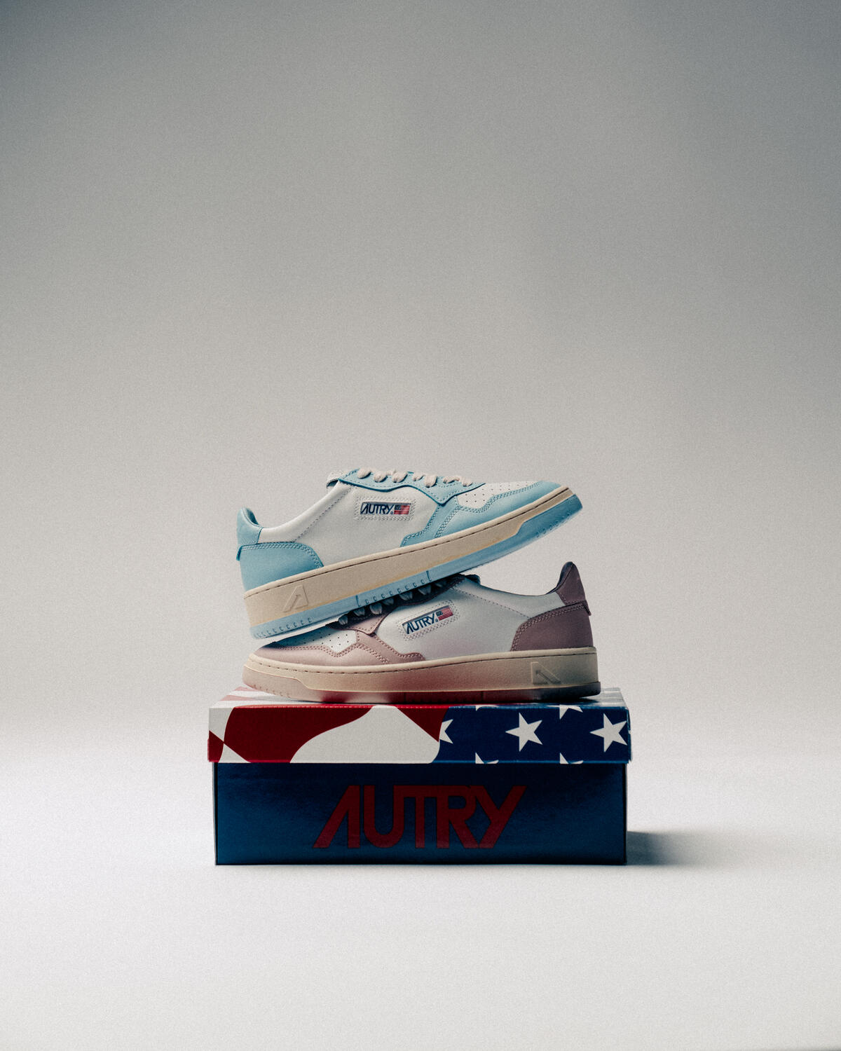 Autry Medalist Low Pink (Women's) - Image 6