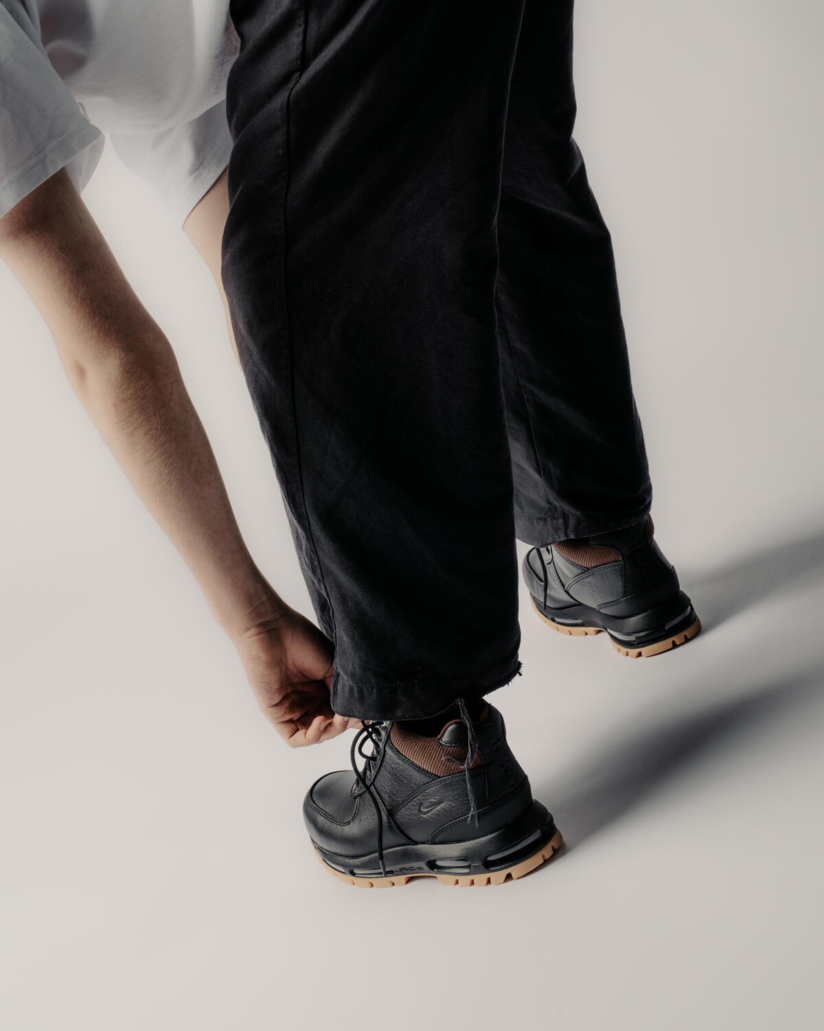 Nike Air Max Goadome SE Black / Black - LT Chocolate - Gum Yellow - Image 6