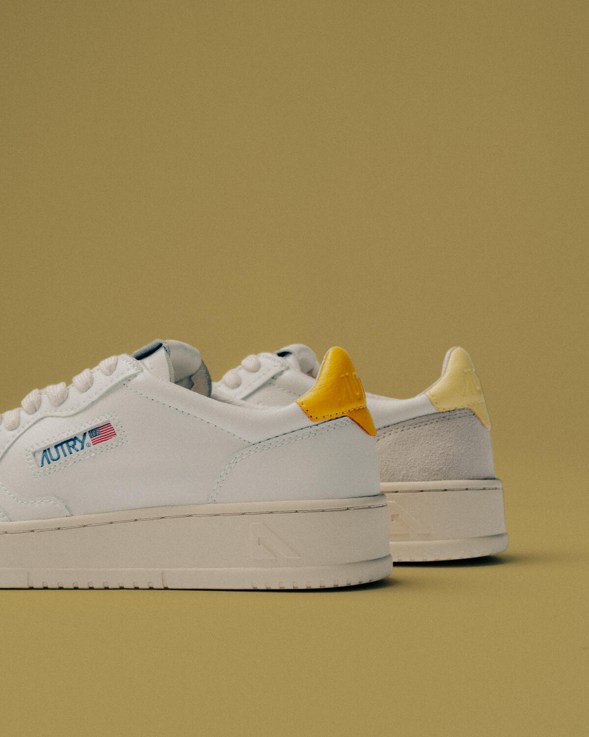 Autry Medalist Low Man Leat/Suede Wht/Forget (Women's) - Image 6