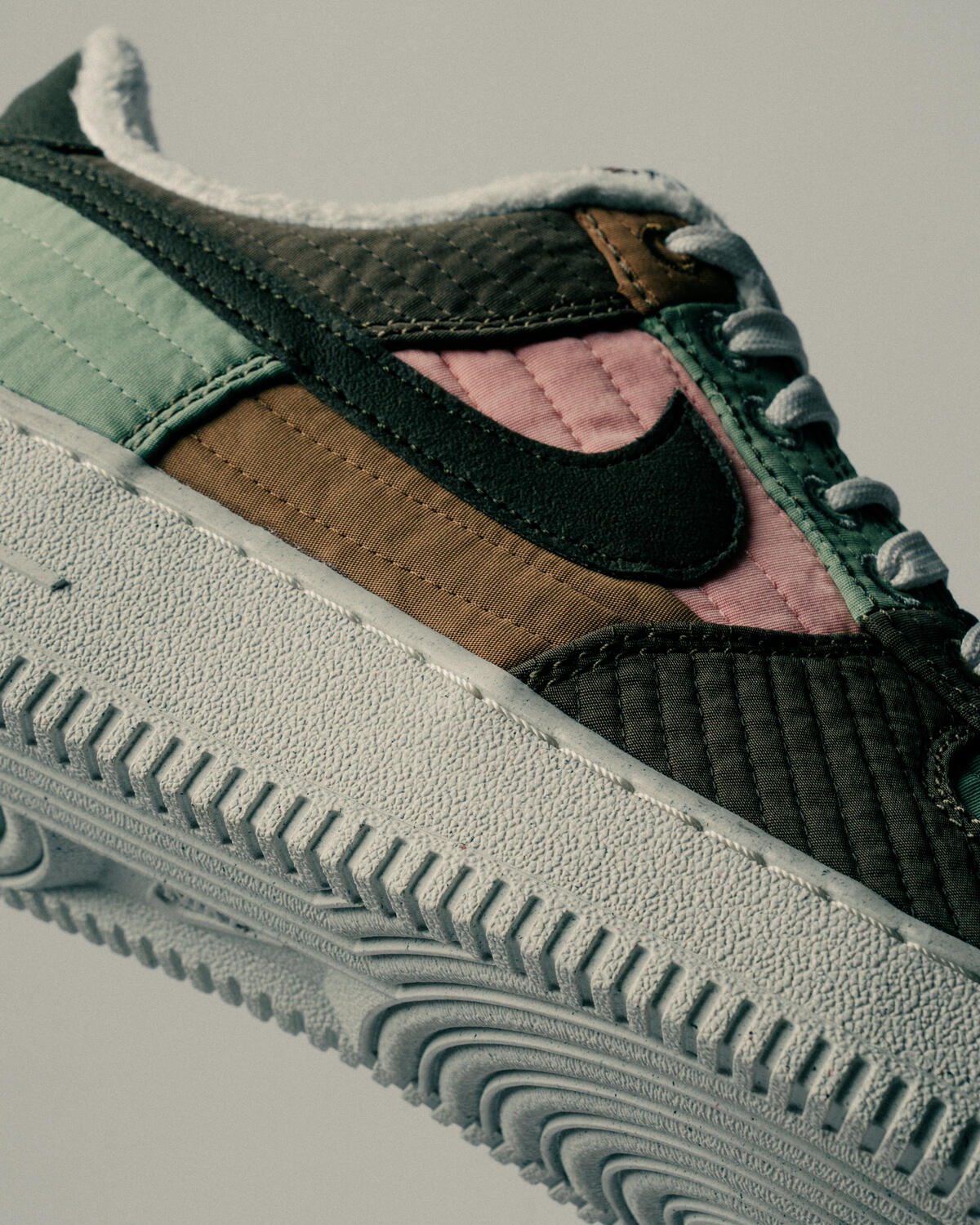 Nike Mens Air Force 1 '07 LX Shoes 'Oil Green/Sequoia' - Image 25