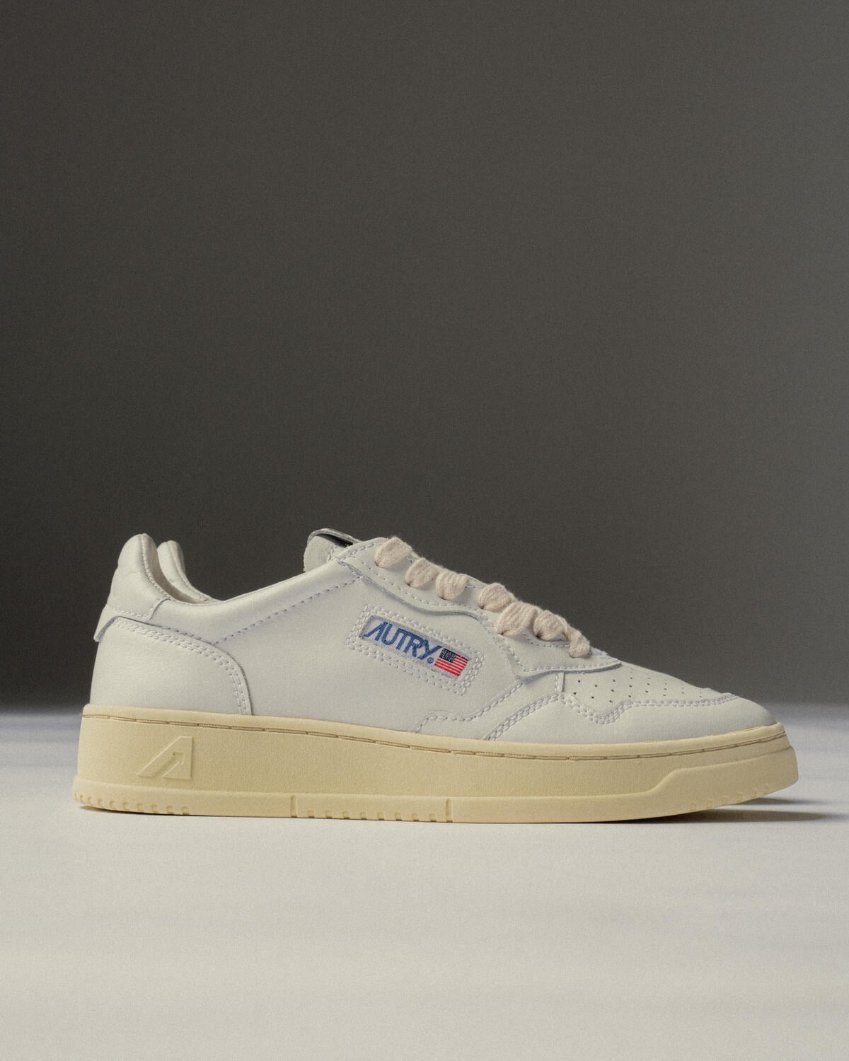 Autry Medalist Low Leat / White (Women's)
