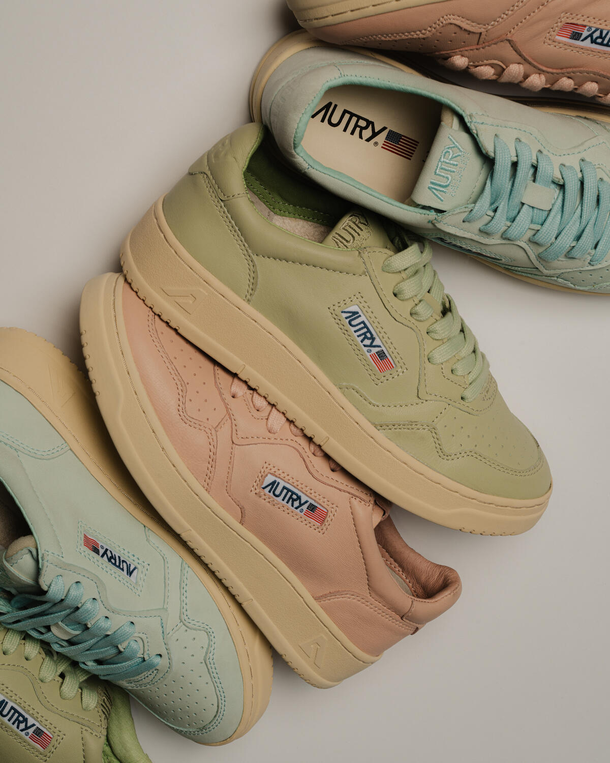 Autry Action Shoes Wmns Medalist Low - Image 7