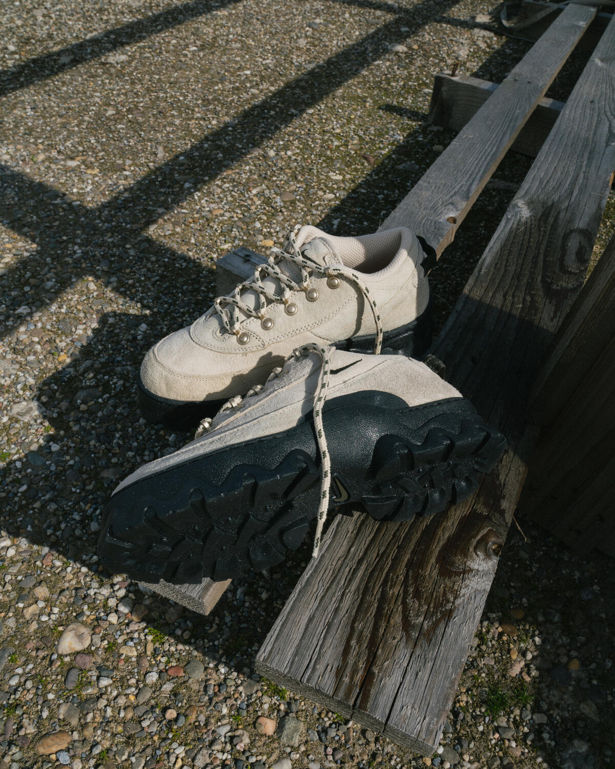 NIKE (WMNS) LAHAR LOW RATTAN/CARGO KHAKI/BLACK/METALLIC GOLD - Image 14