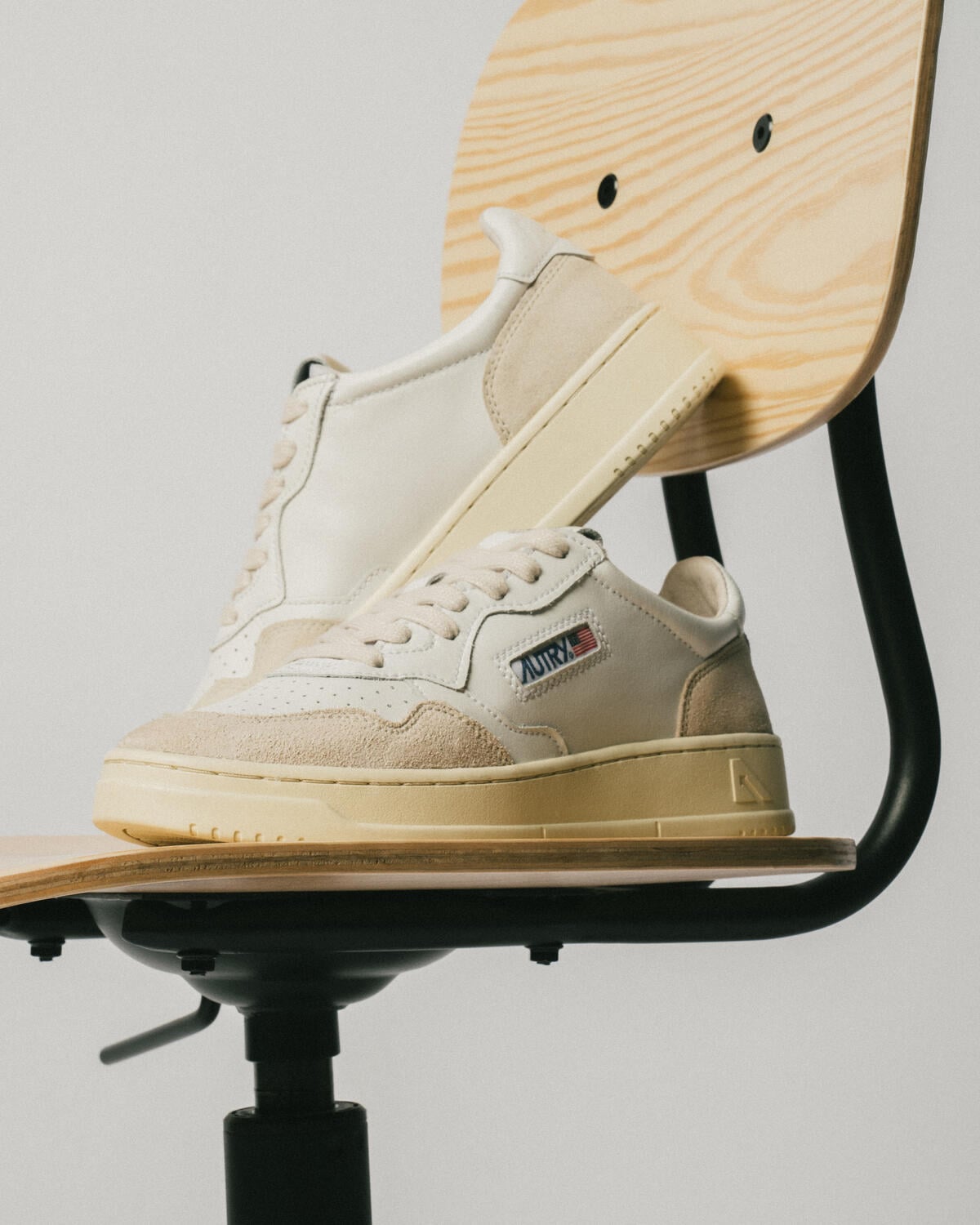Autry Medalist Low White (Women's)