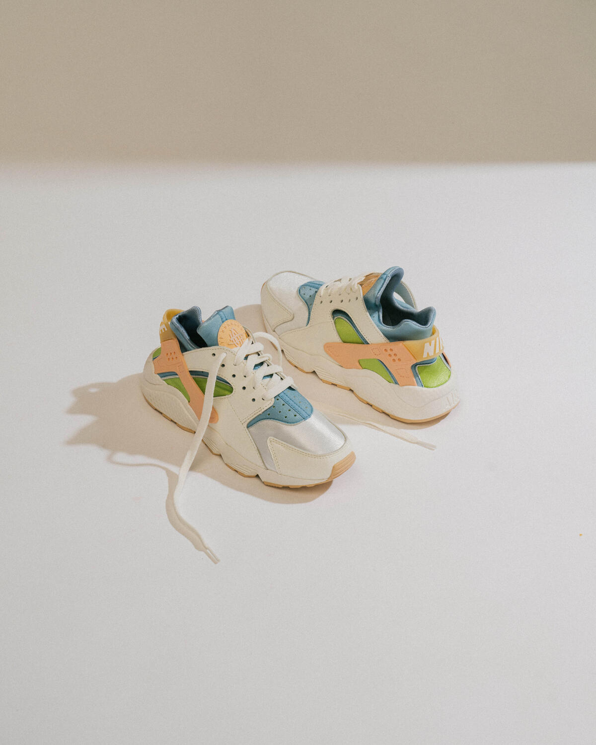 Nike Air Huarache SE Sail / Arctic Orange - Worn Blue - Vivid Green (Women's) - Image 6