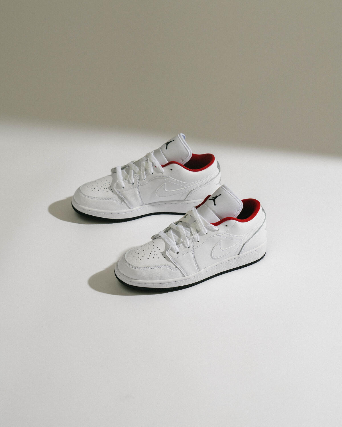 Air Jordan 1 Low White (GS) - Image 6