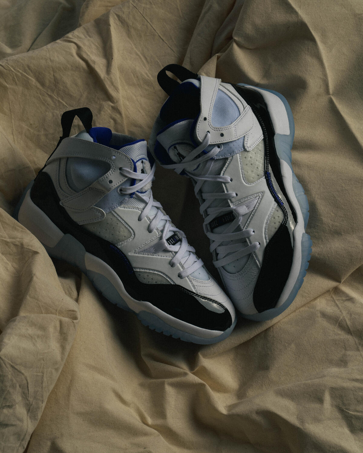 Air Jordan Jumpman Two Trey (GS) - Image 6