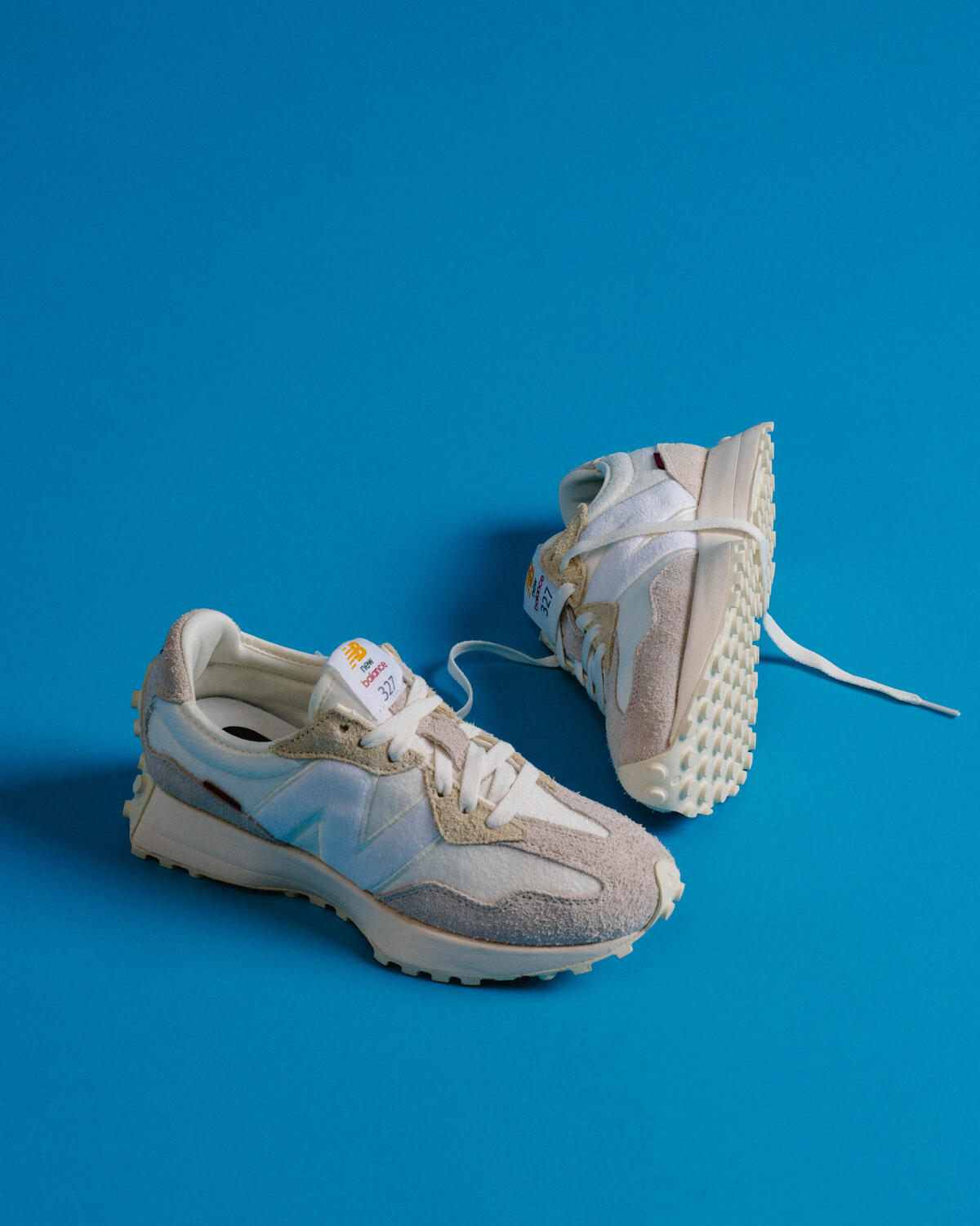 New Balance 327 Grau - Image 6