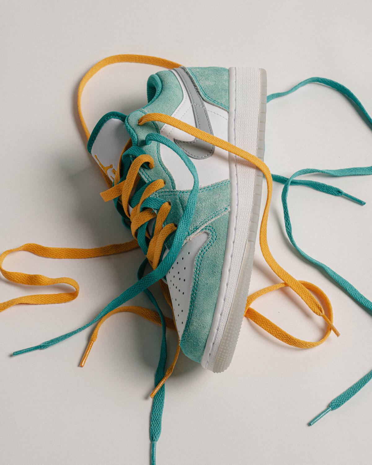 Air Jordan 1 Low 'New Emerald' (GS) - Image 6