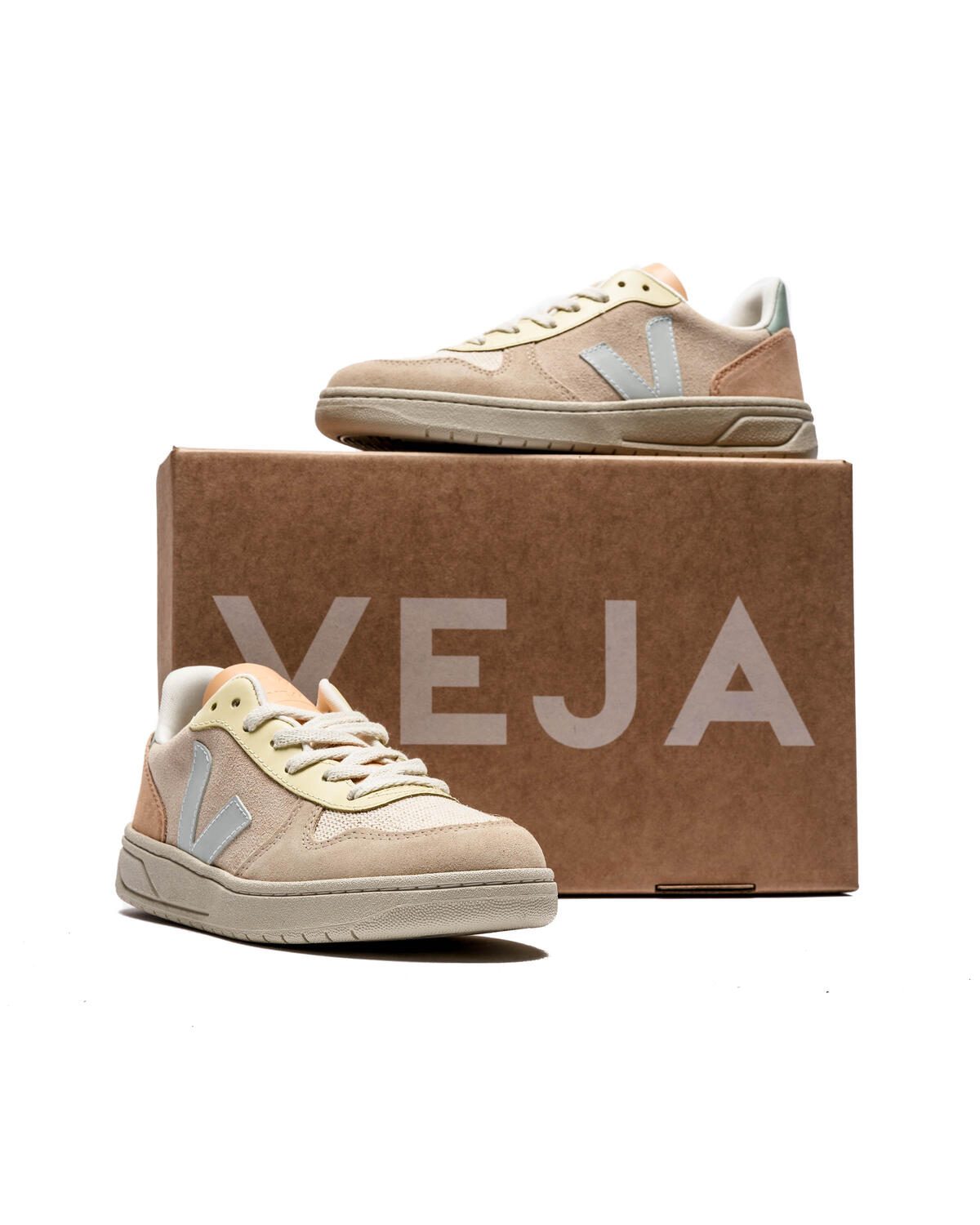 Veja V-10 (Women's) - Image 6