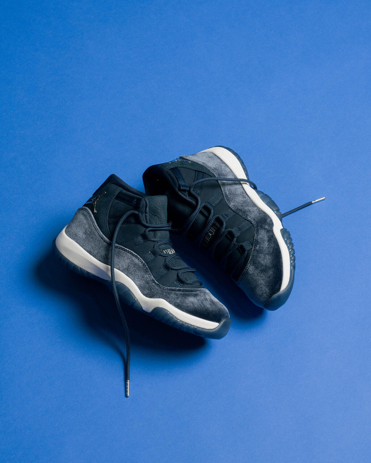 Air Jordan 11 Retro Wmns 'Midnight Navy Velvet' - Image 28