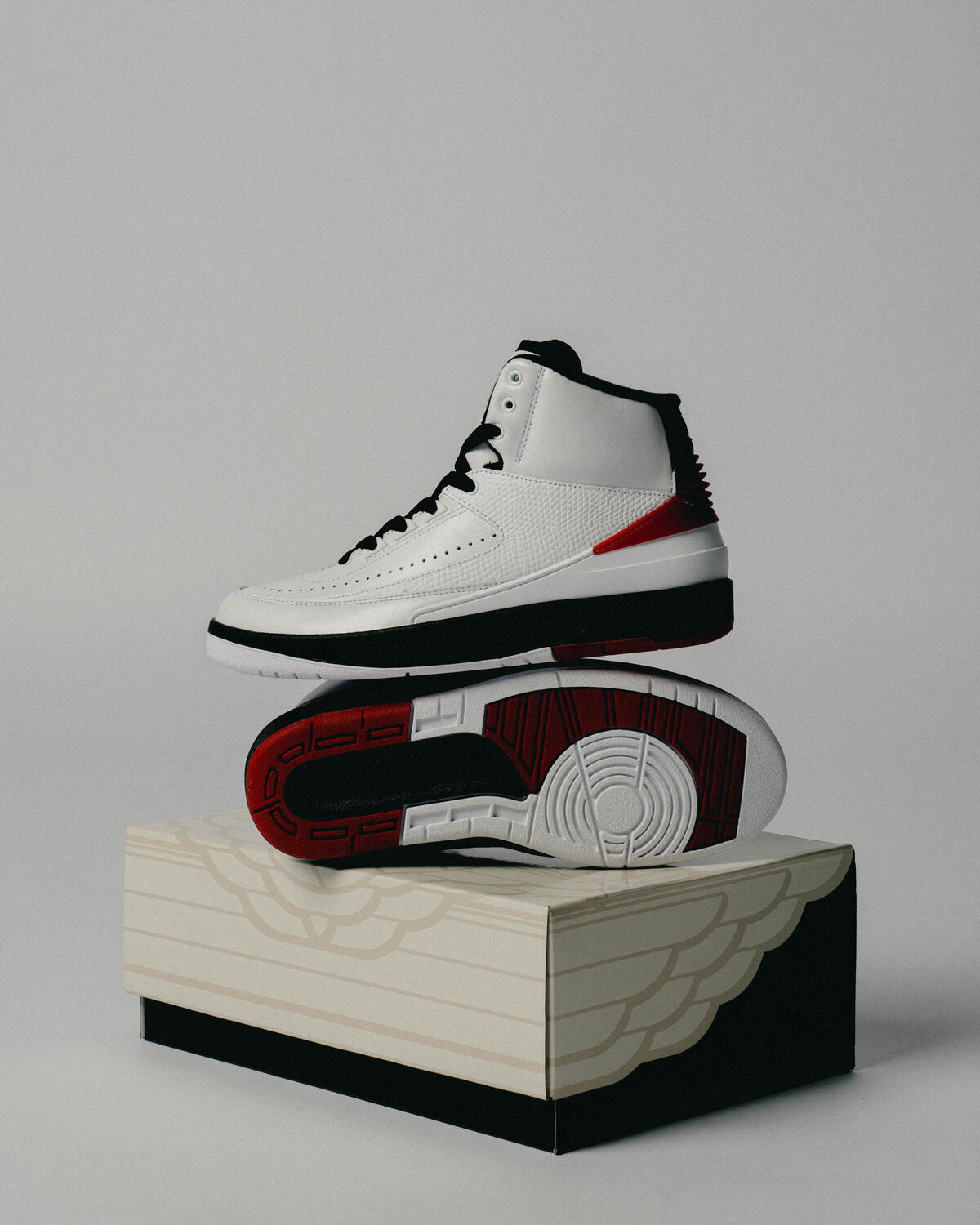 Jordan Air Jordan 2 Retro 'Chicago' Grade-School (GS) - Image 17