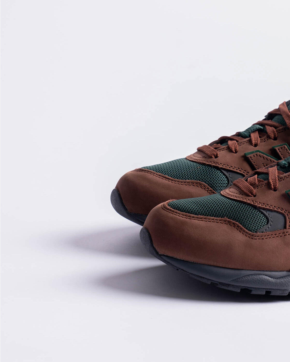 New Balance MT580 Braun / Grün - Image 16