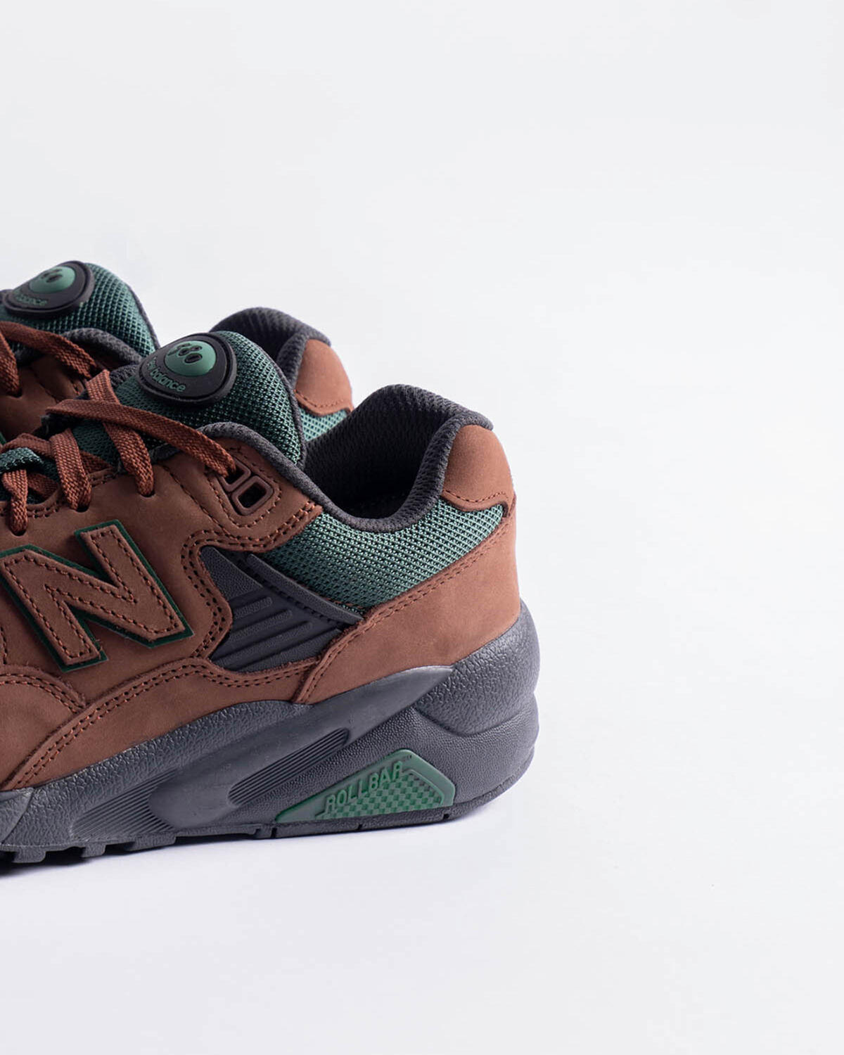 New Balance MT580 Braun / Grün - Image 17