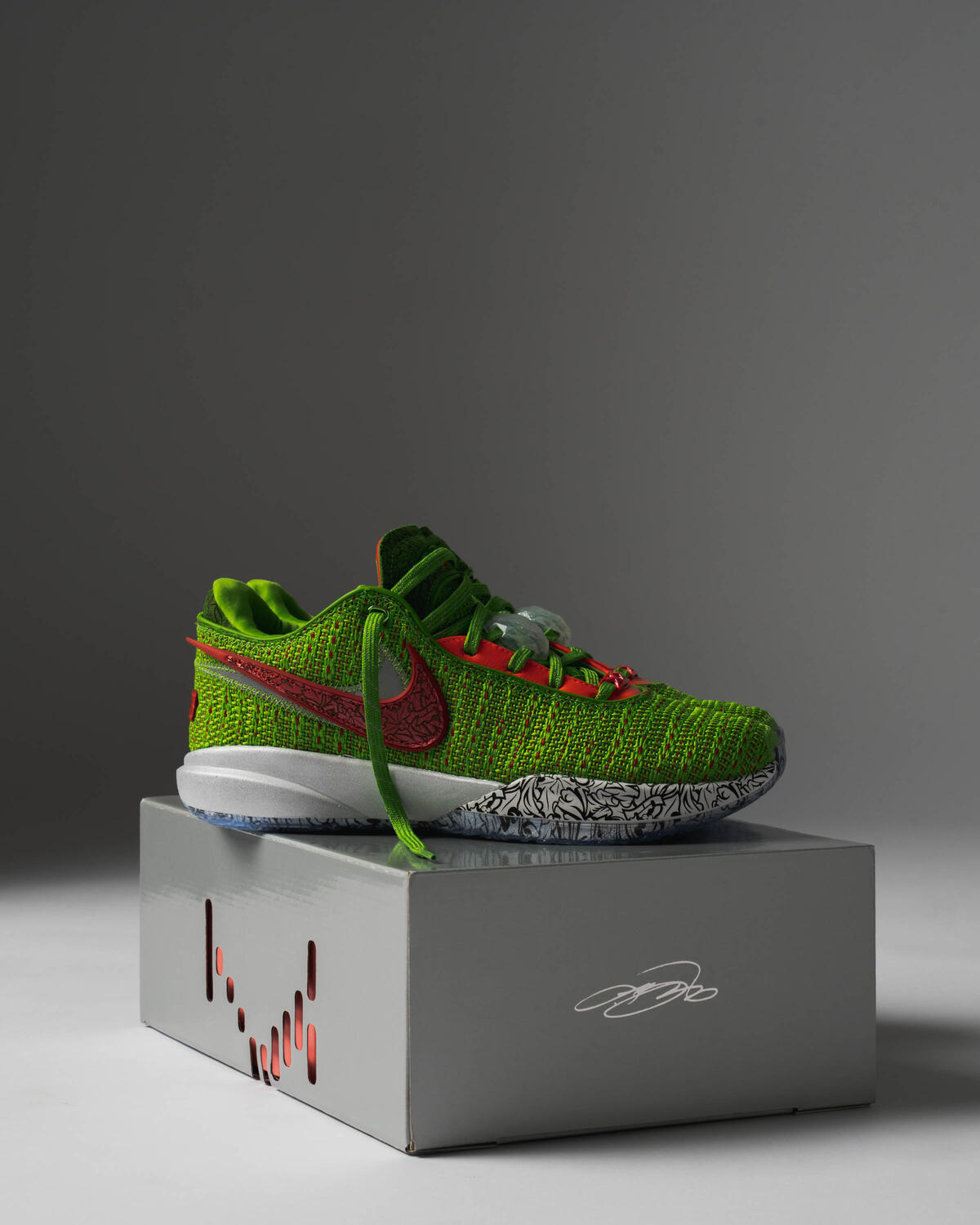 Nike LeBron 20 'Grinch' - Image 8