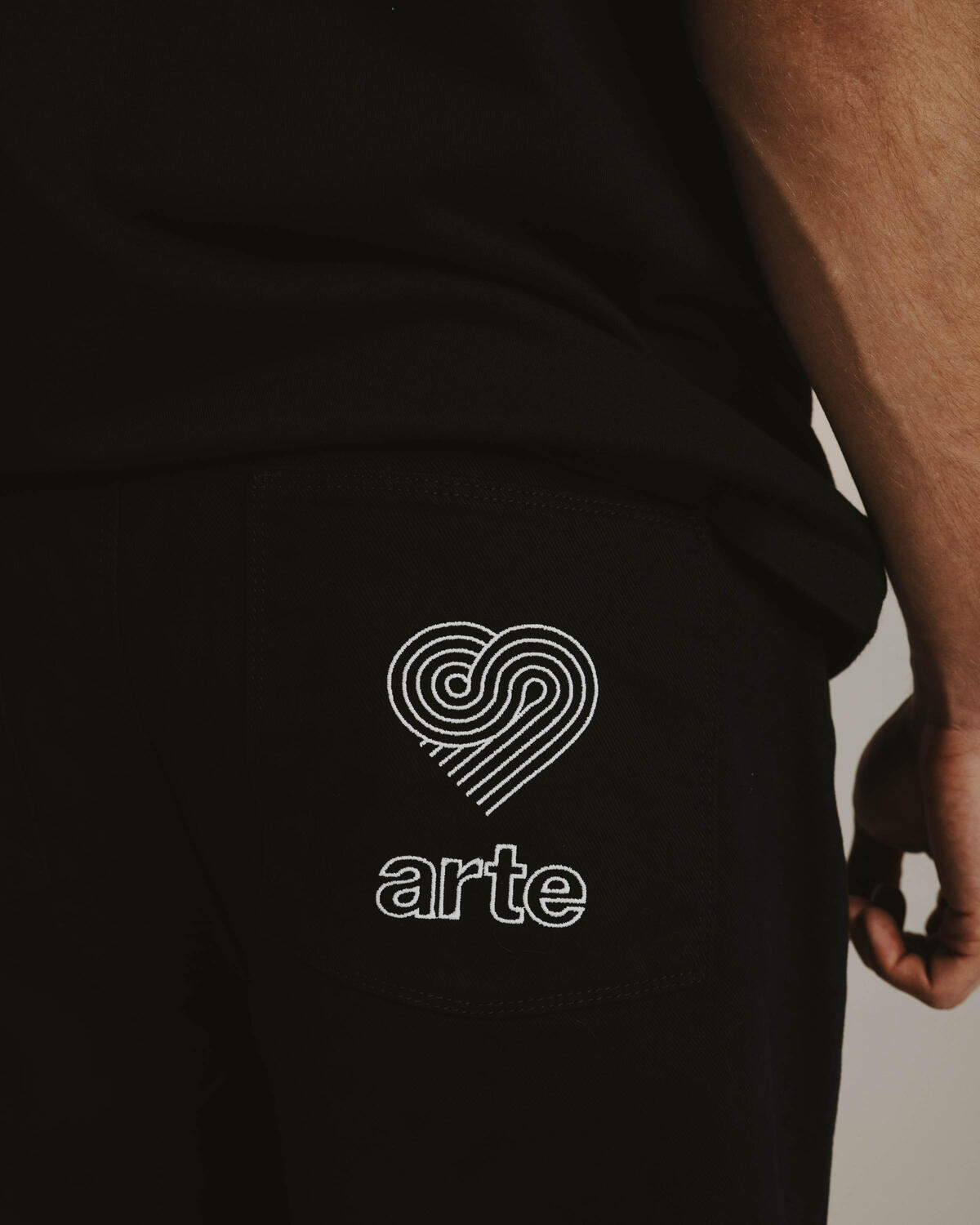 Arte Antwerp Paul Pocket Logo Pants - Image 4