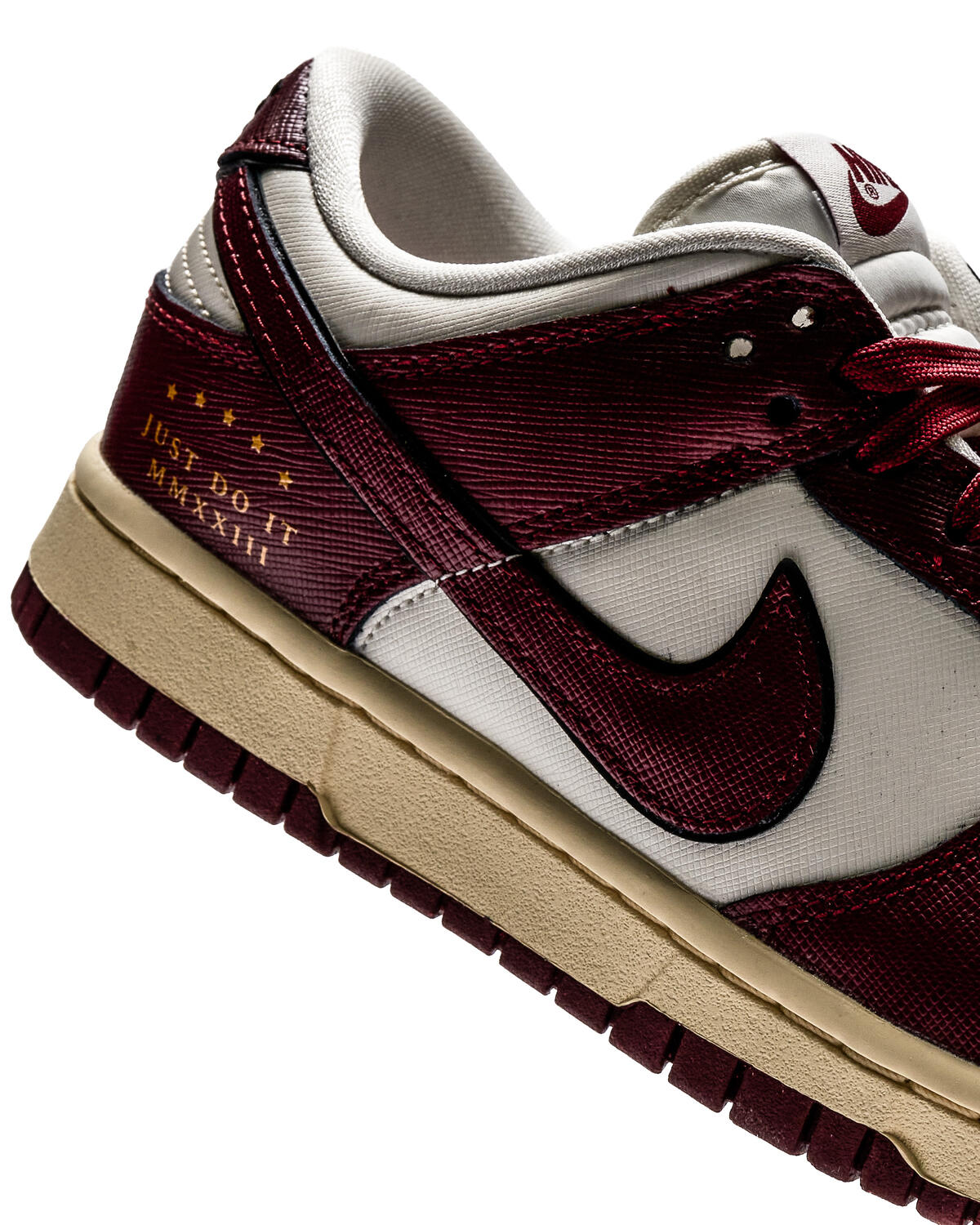 Nike WMNS Dunk Low SE - Sail / Team Red / Black / Muslin - Image 7
