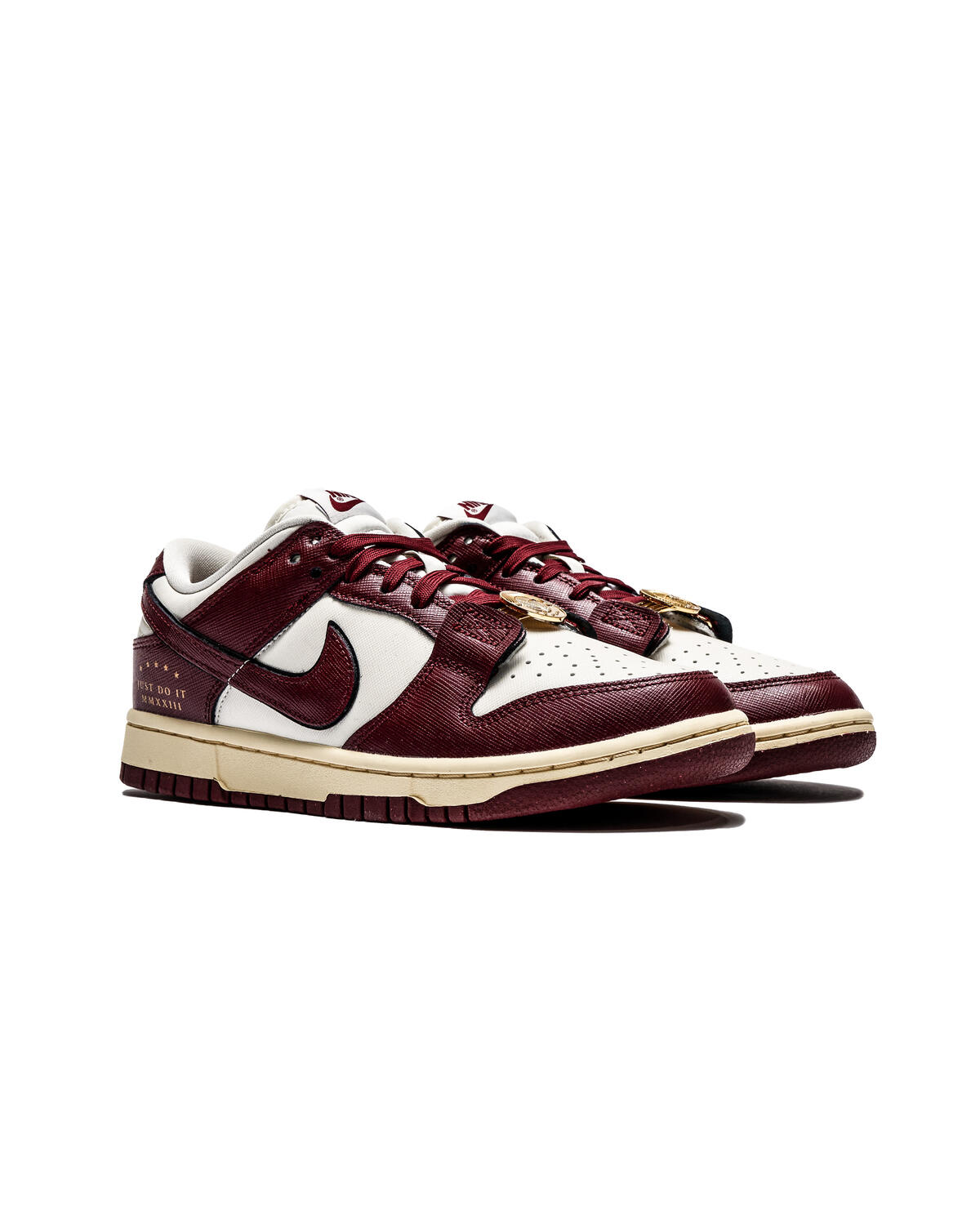 Nike WMNS Dunk Low SE - Sail / Team Red / Black / Muslin - Image 3